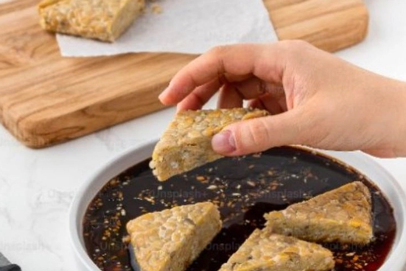 Tempe Mentah Tidak Aman: Risiko Bakteri dan Nutrisi