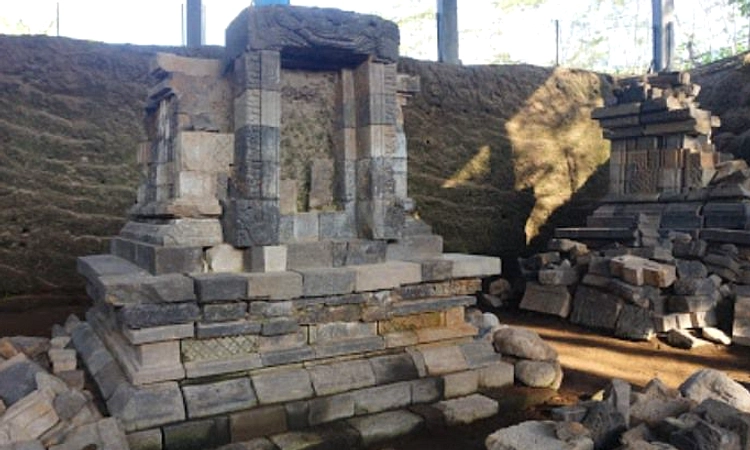 Temuan Arca dan Logam Kuning di Candi Losari, Magelang
