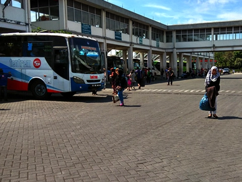 Terminal Purabaya Padat 17.577 Penumpang Libur Pancasila