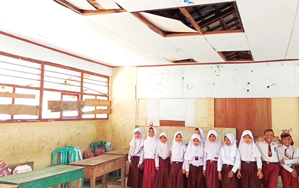 Tiga Ruang Kelas SD di Boyolali Disangga Bambu, Atap Nyaris Roboh
