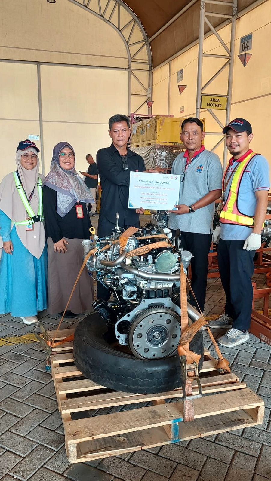 TMMIN Donasikan Mesin Mobil ke SMK Lombok
