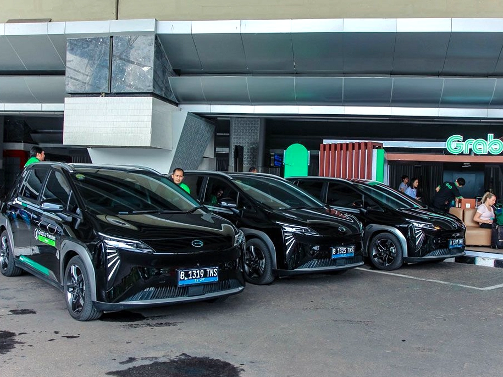 TOP dan POJ Sewakan 250 Mobil Listrik untuk Taksi Online