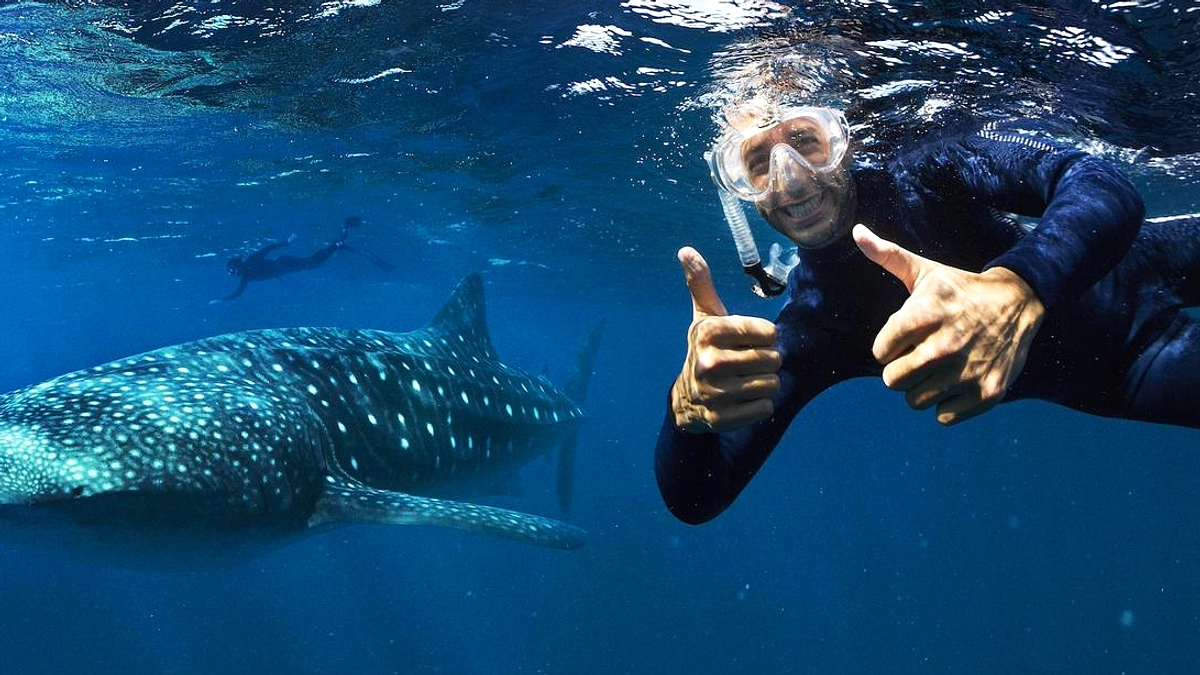 Topan Narelle Membuat Langit Merah di Shark Bay, Australia