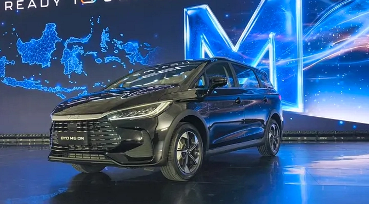 Toyota Veloz Hybrid Kalahkan BYD M6 DM di Penjualan Juni 2026