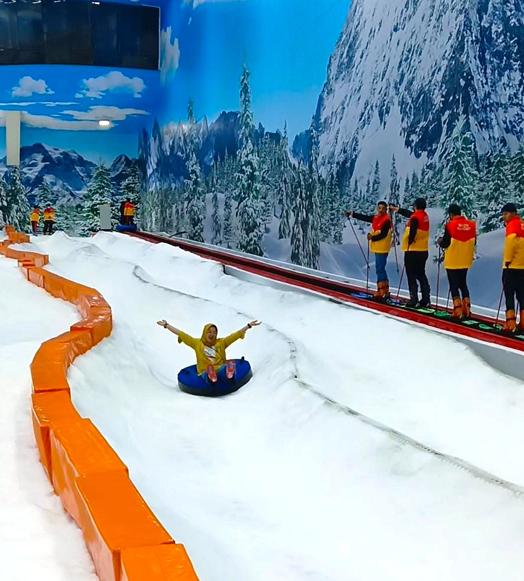 Trans Snow World Makassar: Salju Asli, Tiket Mulai Rp98 Ribu