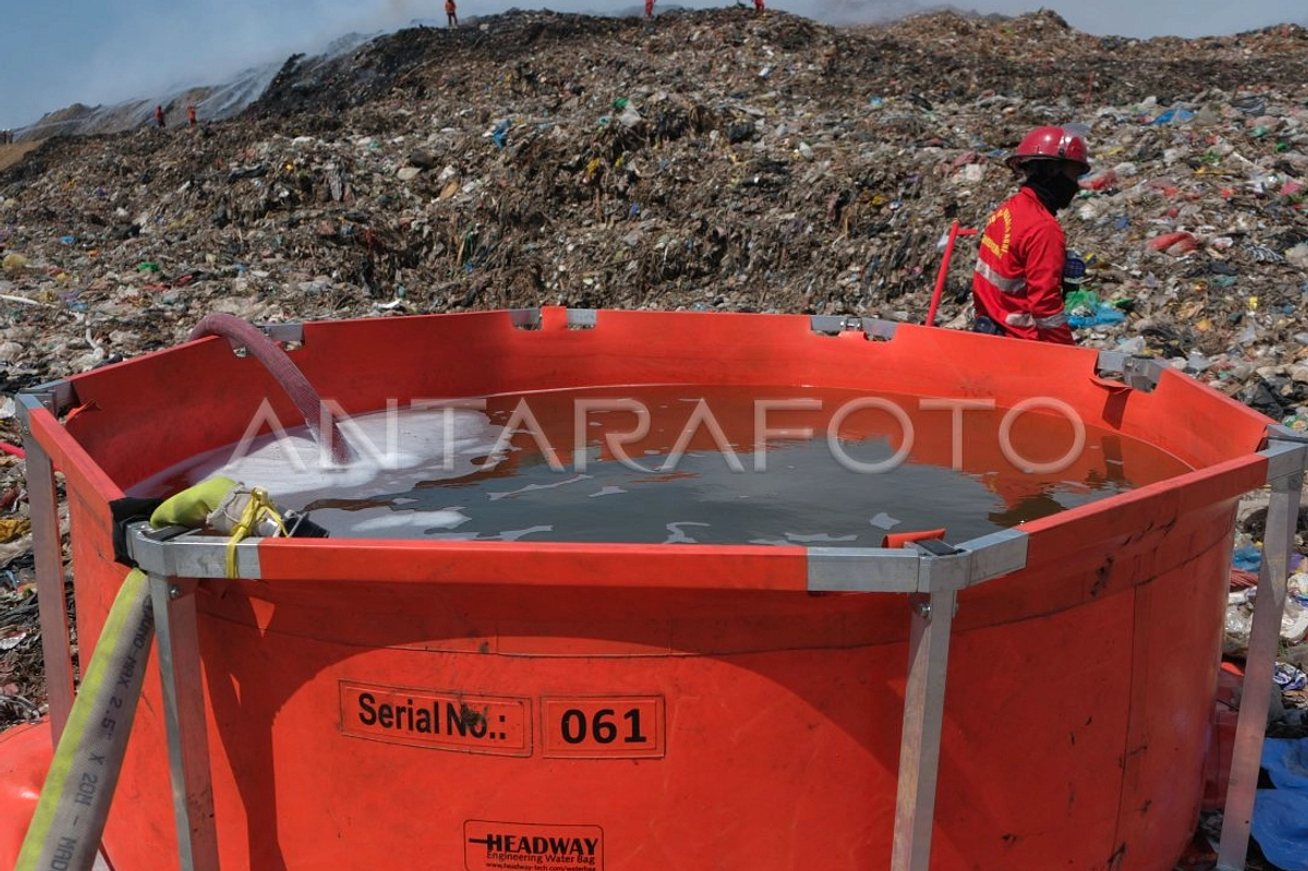 Truk DLHK Tiba TPA Suwung Malam, Tidak Masuk Zona Utama