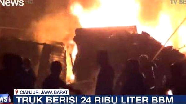 Truk Pertamina Terbakar di Cianjur, Warga Berhamburan