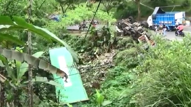Truk Pupuk Cair Terbalik di Banggai, Tak Ada Korban Jiwa