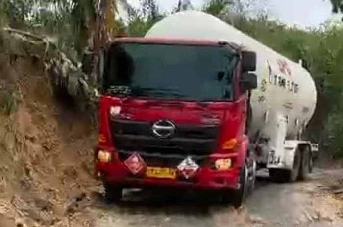 Truk Tangki Jatuh ke Selokan, Satu Penyebab Kematian Motor