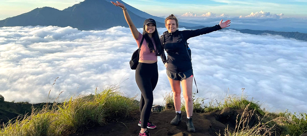 Turis Asing Putar DJ di Puncak Gunung Batur Viral Menjadi