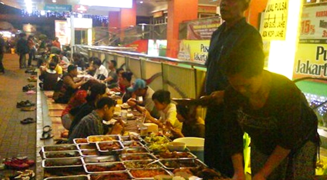 Turis Malaysia Naik Besar ke Jakarta, Bandung Kuliner Belanja