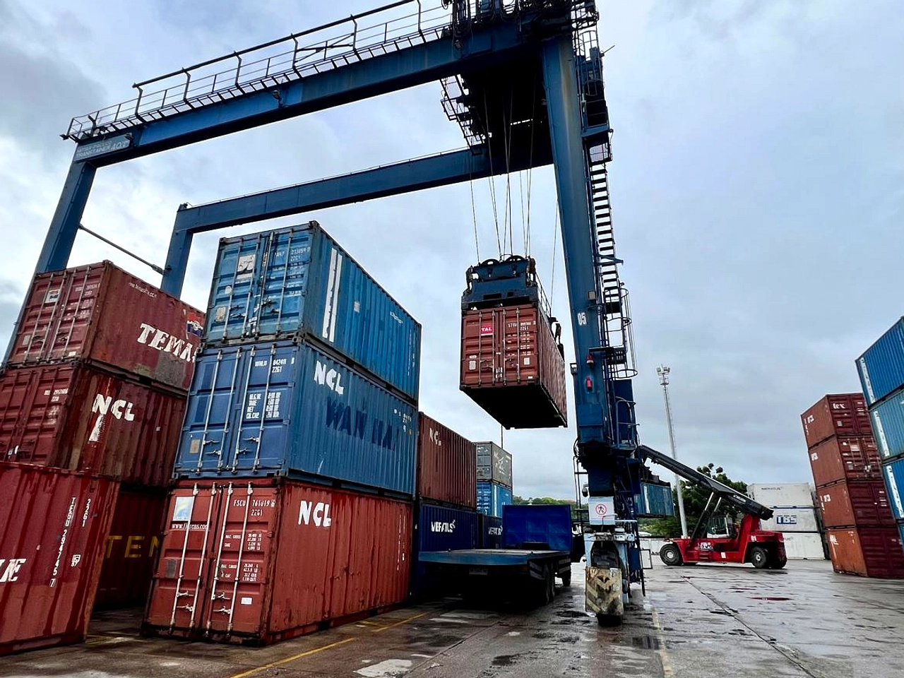 Uji Emisi Truk Peti Kemas di Dua Terminal Pelindo