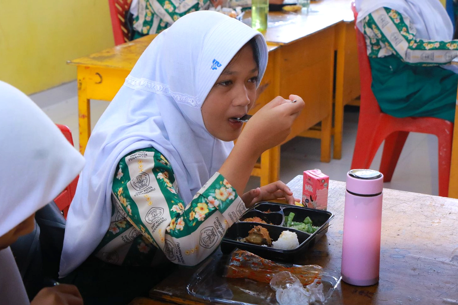 Ular Ditemukan di Makan Siang Sekolah, 150 Siswa Sakit Perut