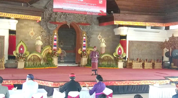 Umat Katolik Gianyar Rayakan Jumat Agung di Balai Budaya