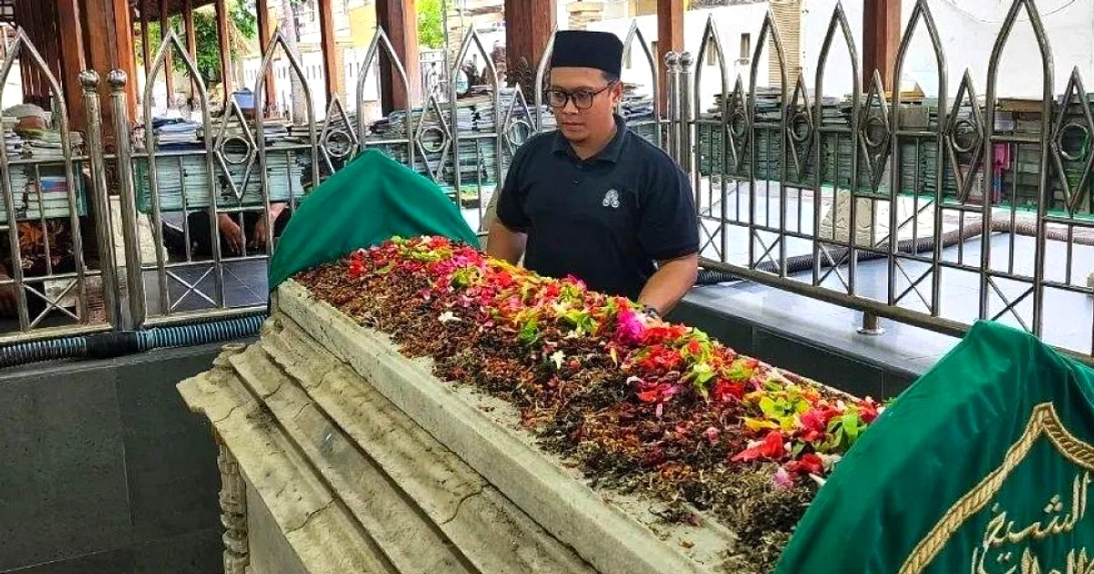 Uzbekistan Kunjungi Makam Maulana Malik Ibrahim di Gresik