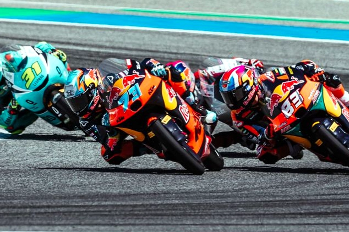 Veda Ega Bangkit dari Posisi 20, Finis Kelima di Moto3 Brno