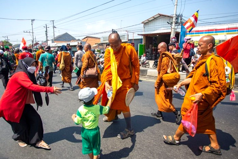 Waisak 2026: Umat Buddha Rayakan Kelahiran, Pencerahan, Wafat