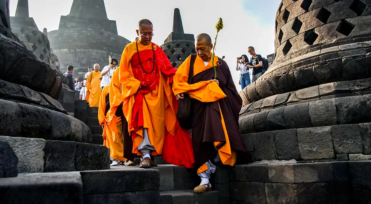 Wakil Presiden Gibran Hadir di Dharmasanti Waisak Borobudur