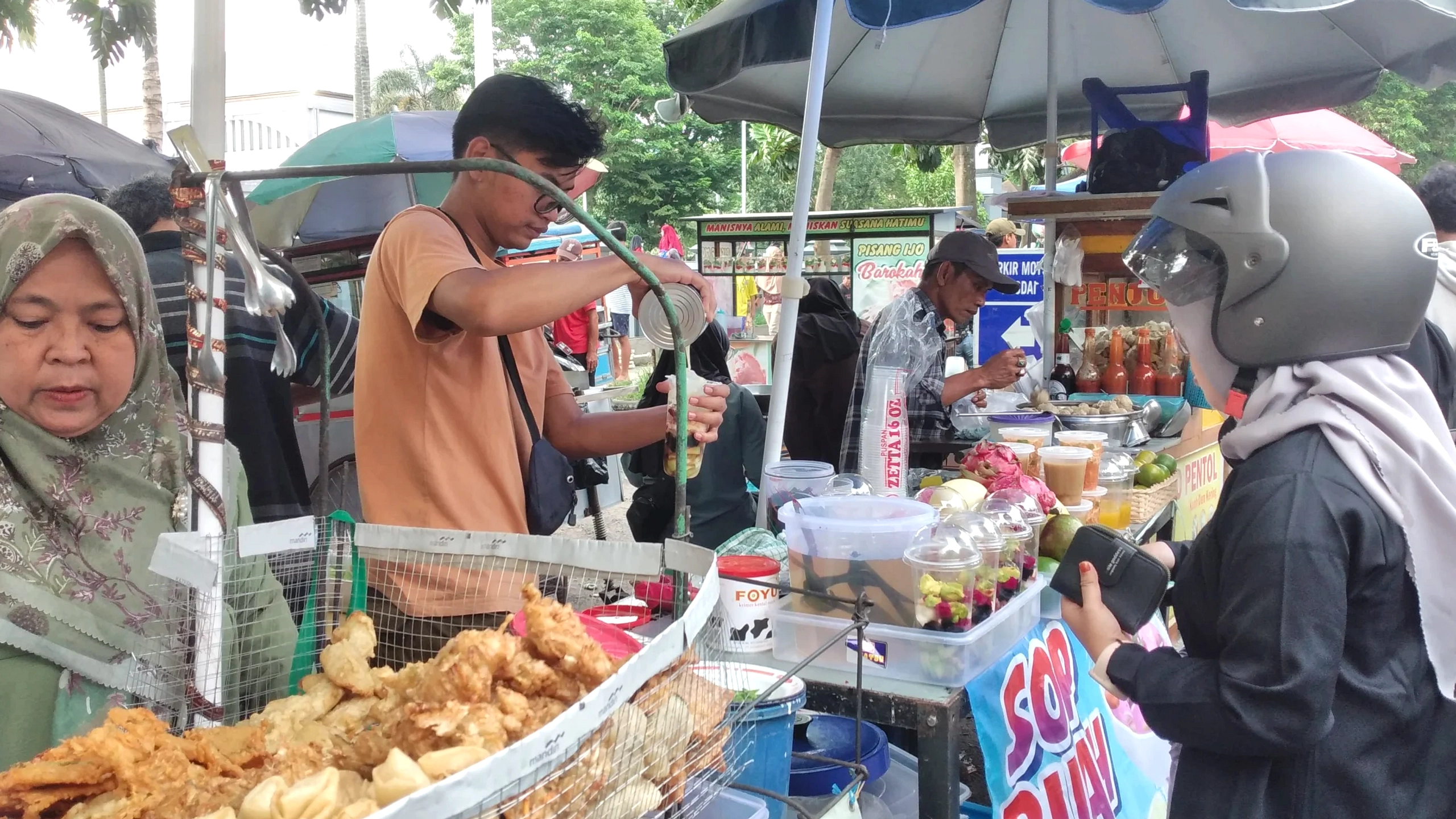 Wali Kota Bandung Bubarkan Pedagang Cuanki di Depan Masjid Pusdai