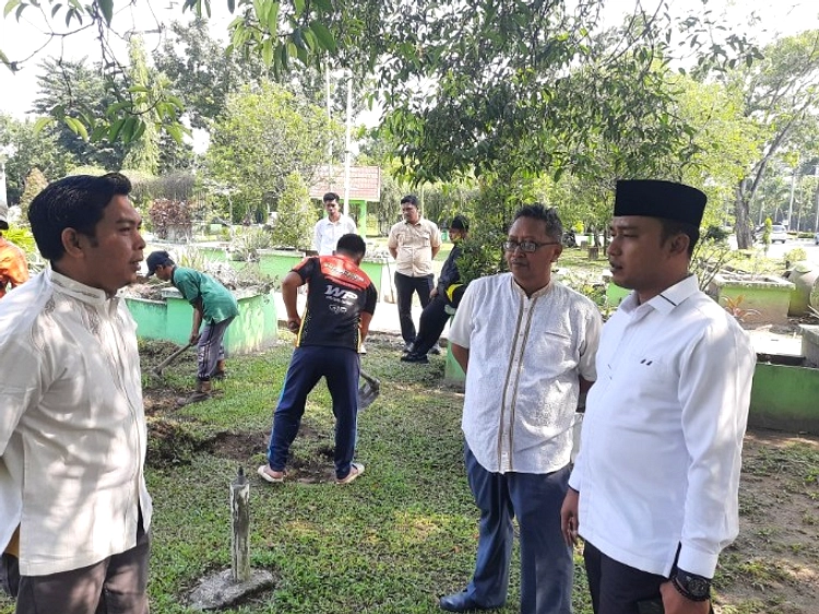 Wali Kota Pekanbaru Pujikan Petugas Kebersihan, Fokus Jalan