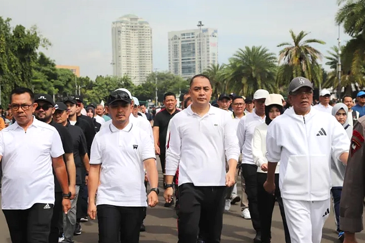 Wali Kota Surabaya Akan Haji Bersama Istri 19 Mei 2026