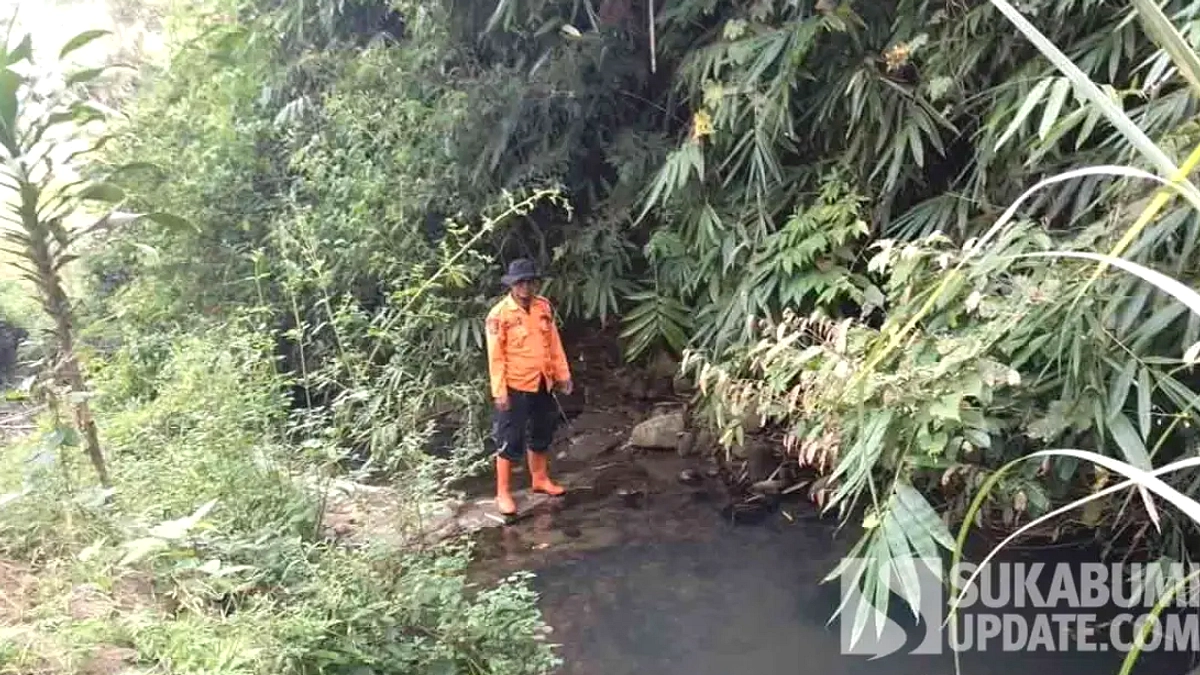 Warga Antre Air Bersih Saat Kemarau di Sukabumi