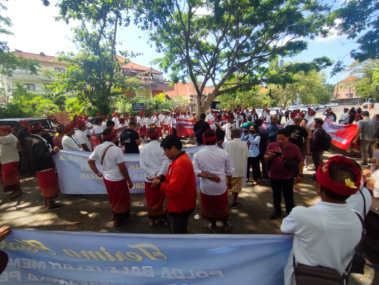 Warga Bugbug Tuntut Penegakan Hukum atas Perusakan Toilet Pura