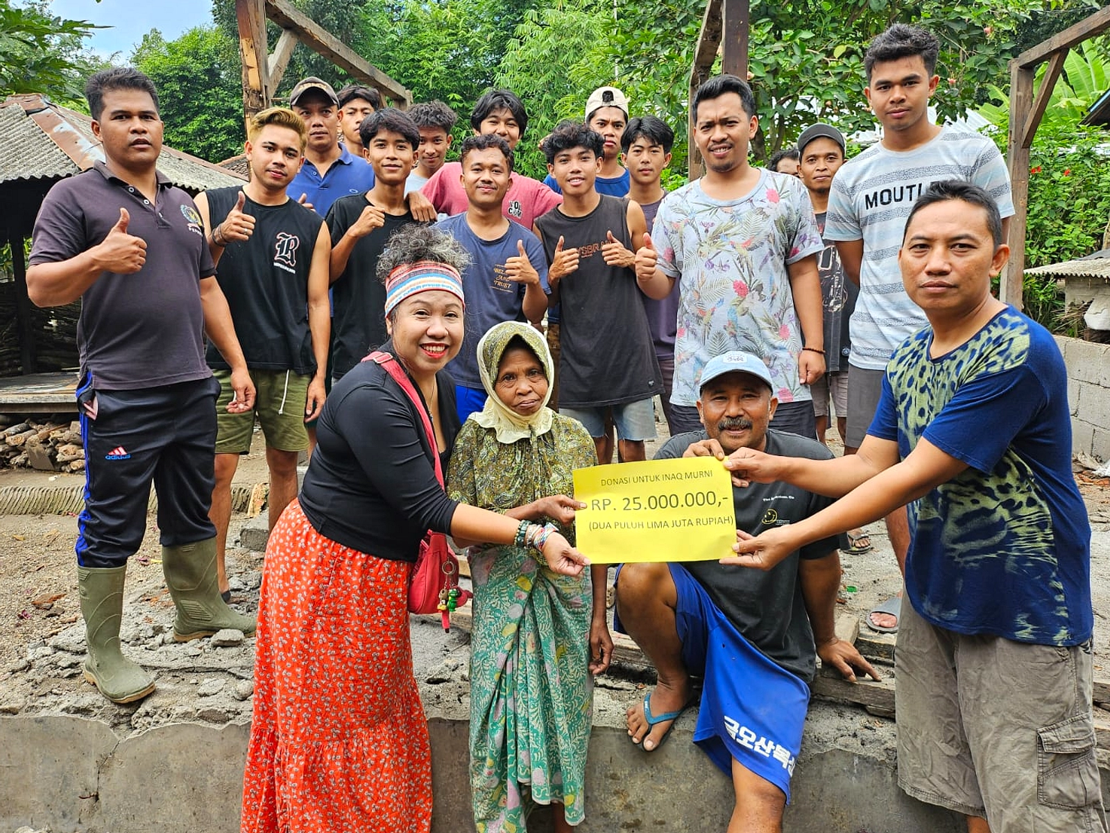 Warga Jual Tanah Demi Perbaiki Jalan Longsor