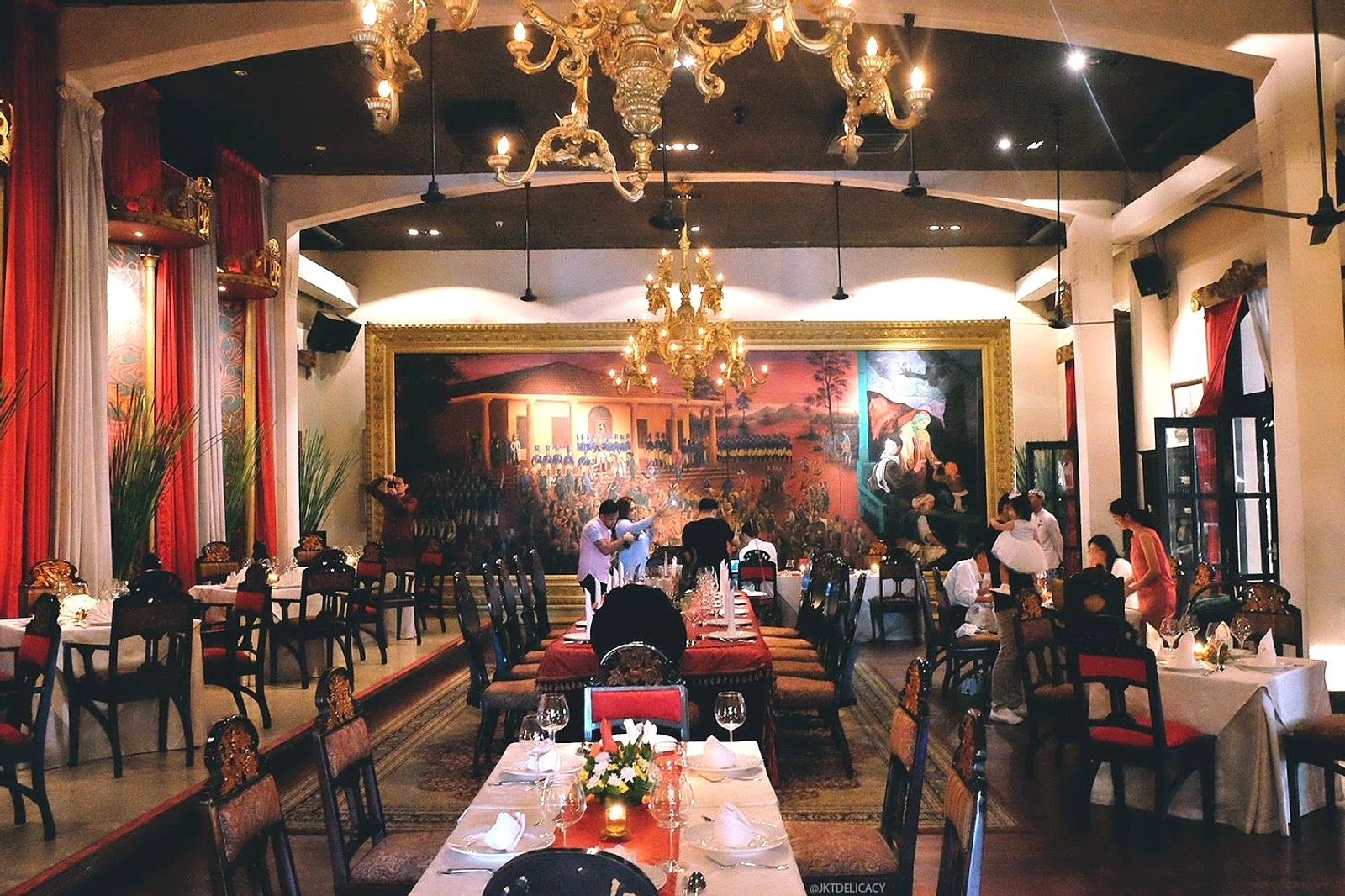 Warung Lawas Tetap Hidup di Tengah Pusaran Kafe Modern