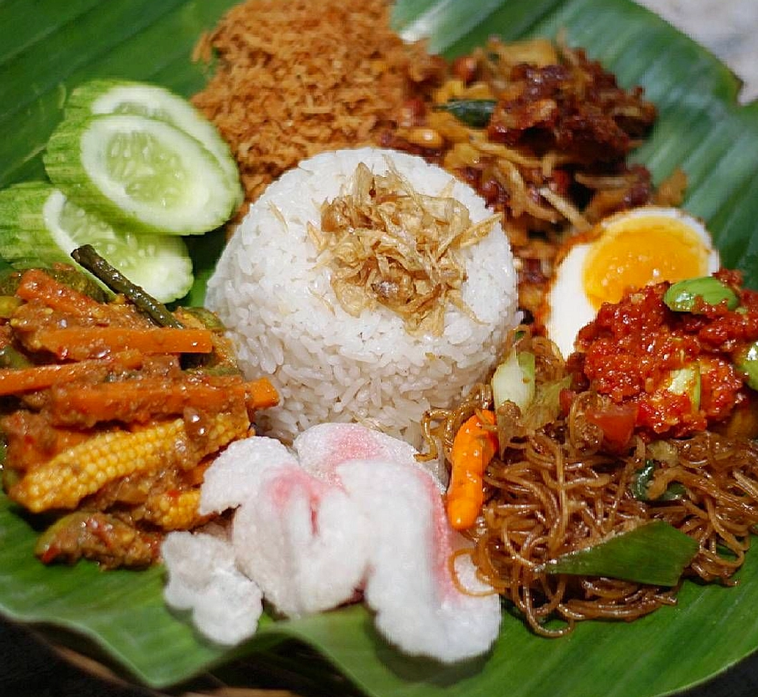 Warung Nasi Lemak di Sungai Bayor: 30 Tahun Harga Tetap 4 Ribu