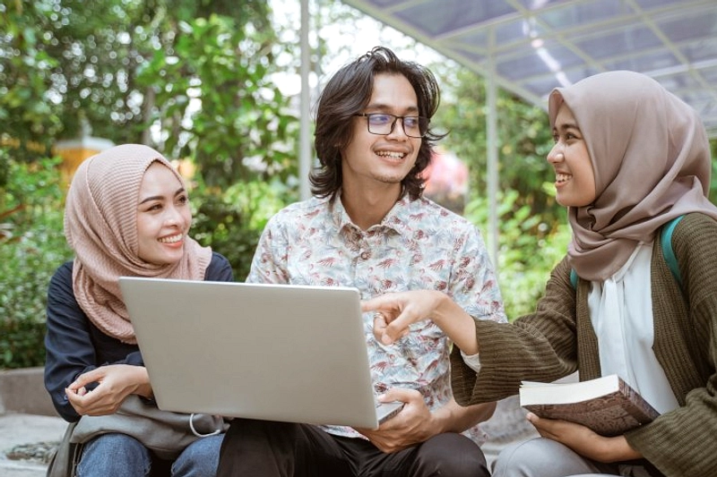 Welin Kusuma: 44 Gelar Profesi, 2.000 SKS, 40 Tahun Mendidik