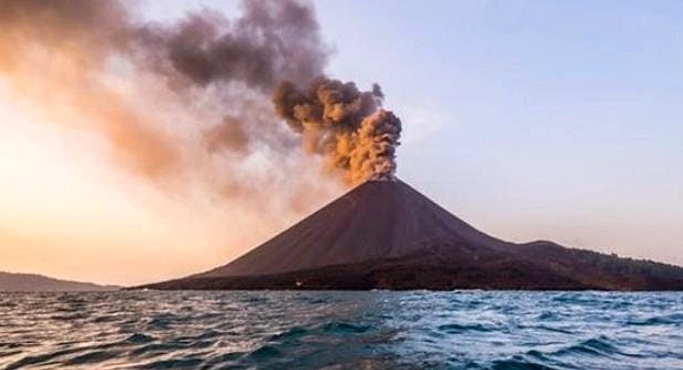Wisata Pesisir Serang Aman, Hoaks Erupsi Diluruskan