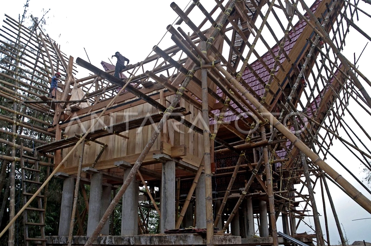 Wisata Toraja: Tongkonan, Danau Maninjau, dan Upacara Budaya