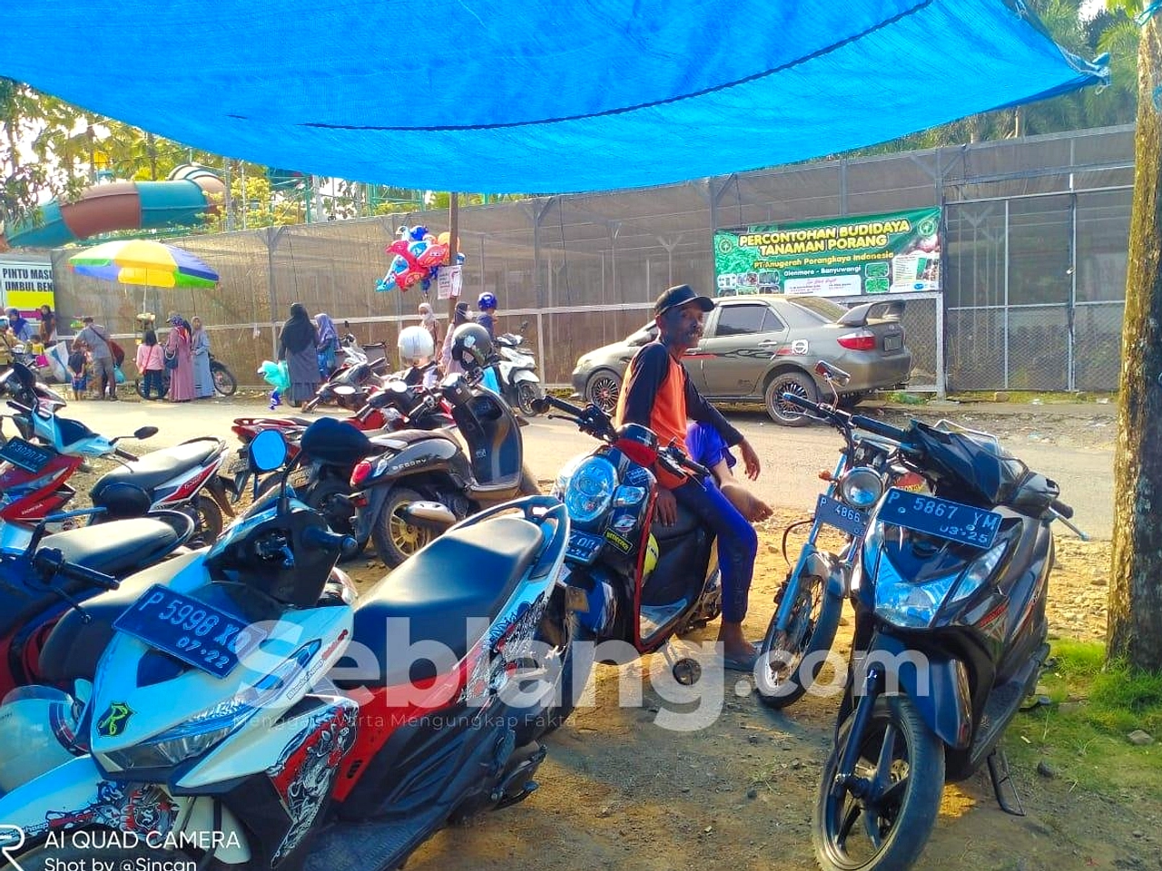 Wisatawan Dapat Karcis Parkir Bekas di Alun-Alun Batu