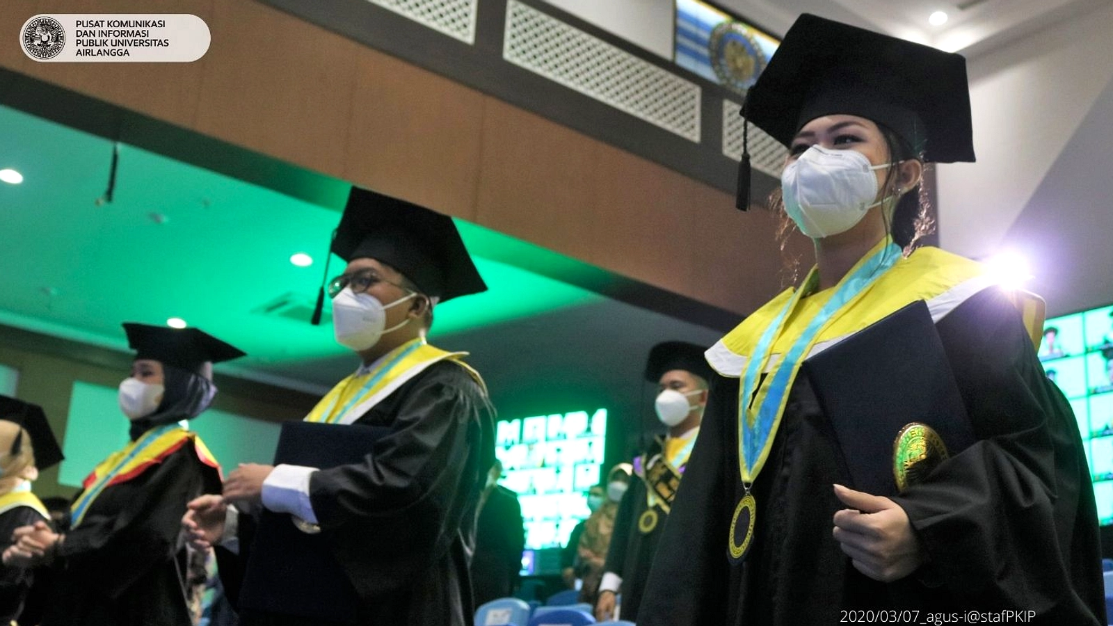 Yatim Piatu Raih IPK 3,90, Wisudawan Terbaik Unair