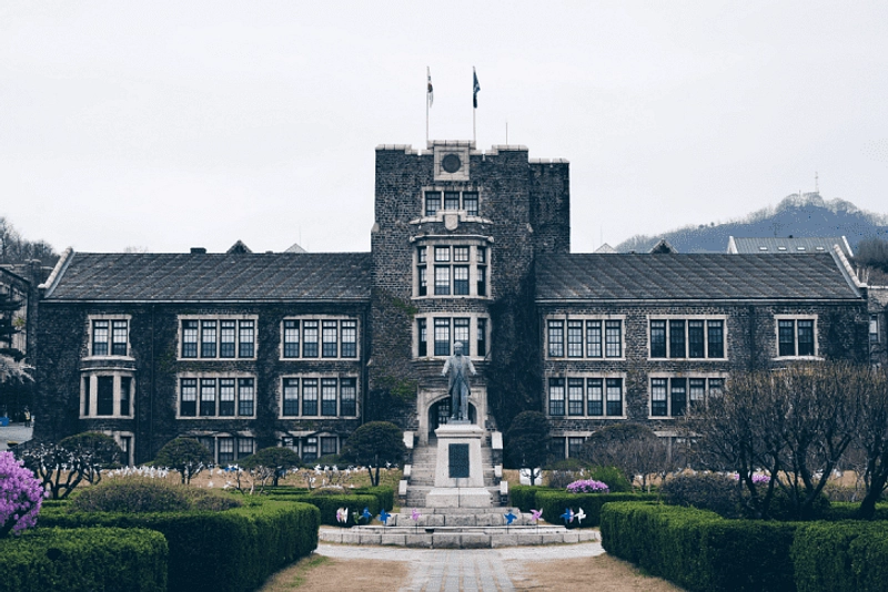 Yoo Yeon‑seok Jadi Profesor di Universitas Sejong