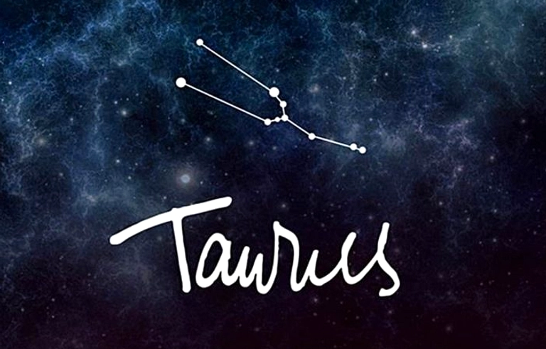 Zodiak Sagittarius 4 April 2026: Energi Api & Keberuntungan 7,12,23